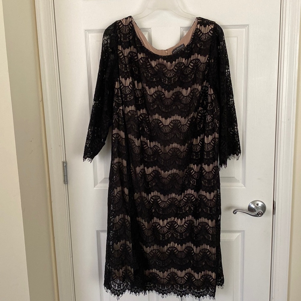 Jessica Howard Black Lace Overlay w/ Tan Lining Sheath Cocktail Dress Size 22W